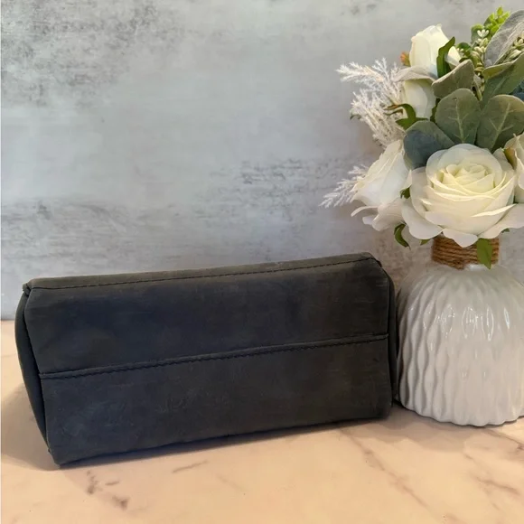 Portland Leather Storm Triangle Bag - Picture 5 of 9